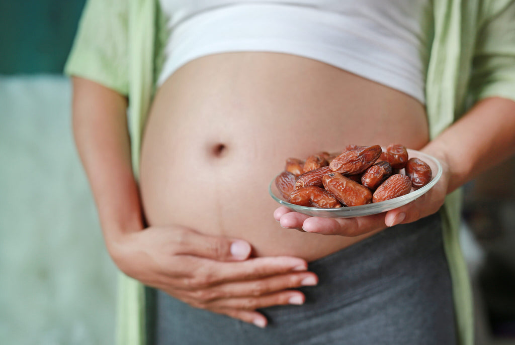 10 Vorteile warum du Datteln während der Schwangerschaft essen solltest